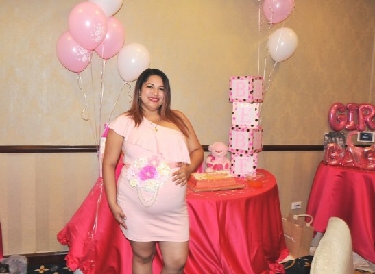 La futura mamá Nancy Pineda de Castro a la dulce espera de su bebé Alexa Elizabeth