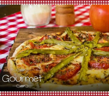 La pizza Gourmet es una de las predilectas en Corleone´s Pizza con una receta original que incluye espárragos y los más naturales y frescos ingredientes de la casa.