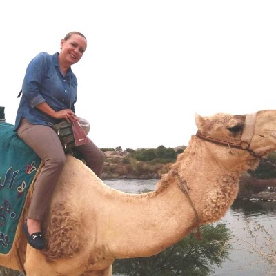 Montando en Camello la especial Pinky Orizola