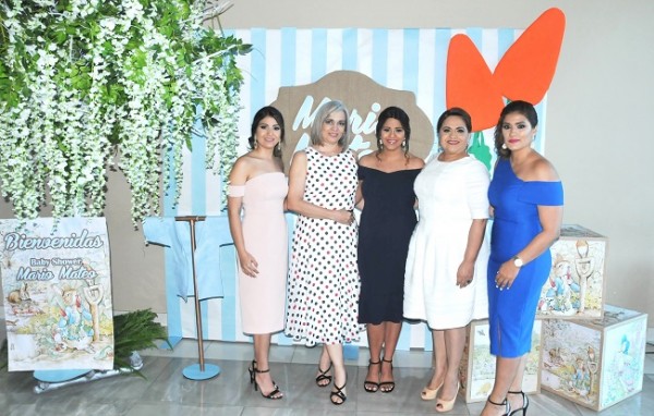 Las oferentes del del festejo: Nelssy Ordóñez, Loretta Gambarelli, Lucy Ordóñez de Flores, Lucy de Ordóñez y Johana Izaguirre
