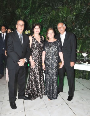 Roberto y Bárbara Samur, con Virginia y Eduardo Sikaffy