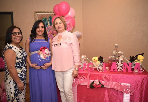 Rosa Espinoza, madre de Nicole con Roxana Sánchez, su suegra