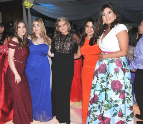 Rosalinda Díaz, Nicole Handal, Corina Díaz de Bush, Michelle Buendia y Krimilda de Bermúdez
