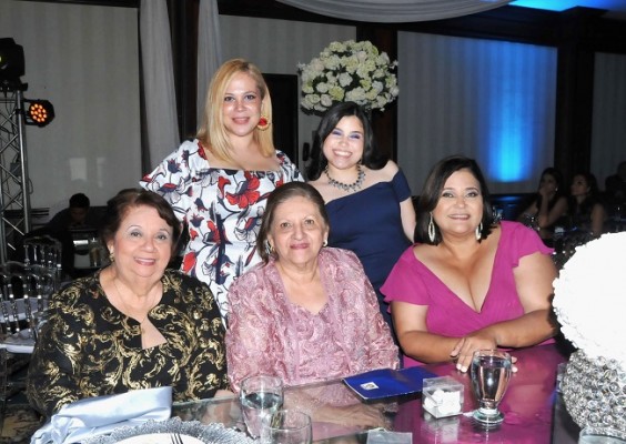 Rosibel de Machuca, Raquel Machuca, Doña Ilsa Díaz, Mary de Machuca y Sayda Díaz