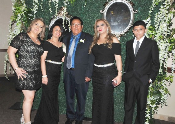 Wendy Cruz, Laura Miranda, Suamy Miranda, Vanessa Miranda y Ricardo Miranda