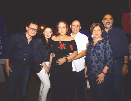 Cesar Emanuel, Marina Saveedra, Ana Suazo, Dennis Hernández, Melania Escobar y Douglas Hernández