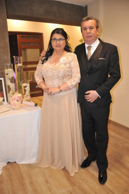 Nelson Humberto Aguilar y la madre del novio, Flor Elena Portillo