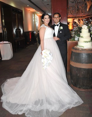Astrid Valle y Rafael Mejía, brillaron con su luz propia en su mágica noche de bodas