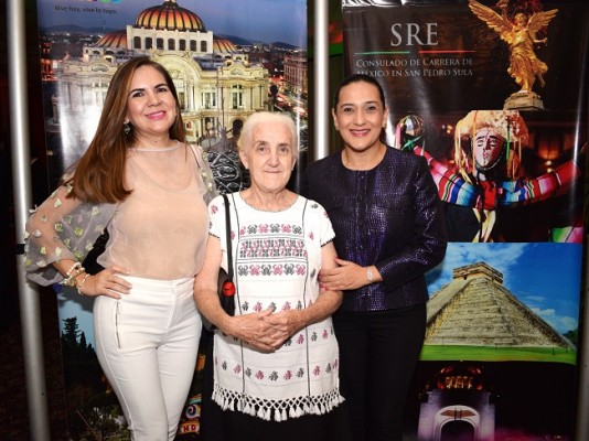 Denia Flores Gómez, Teresa de Pastor y Lilia Umaña.