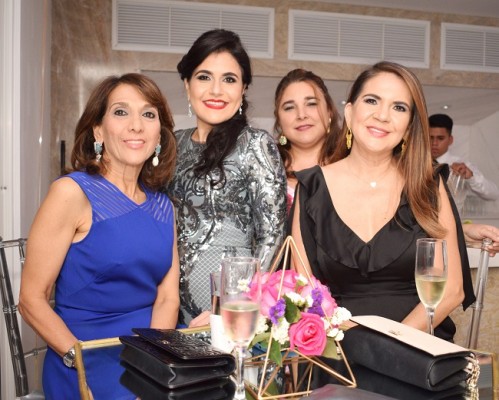 Diana Faraj de Larach, Claudia Kattán de Jordán, Ana Rettally y Denia Flores Gómez