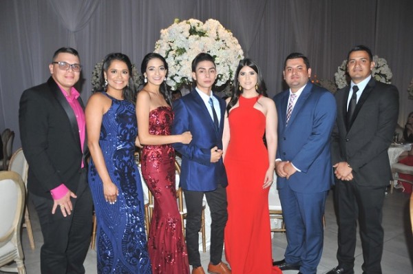Edgar Pérez, Katerine Muñoz, Keylyn Muñoz, Mario Aguilar, Paulette Montoya, Victor Muñoz y Manuel Núñez