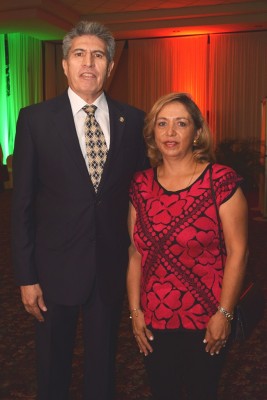 El cónsul de México, Gilberto Limón y su esposa Maribel