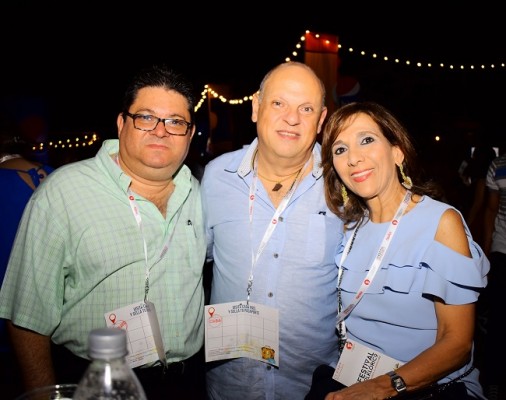 Ernesto Pumpo, Roger y Diana Larach