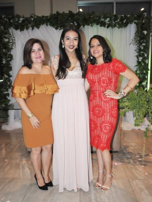 Fernanda Mendoza, Arleth Cornejo y Zully Alvarenga