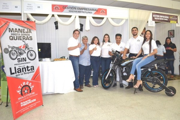 Ganadores del Primer Lugar en categoria Senior con la rueda de respaldo para Motocicleta.