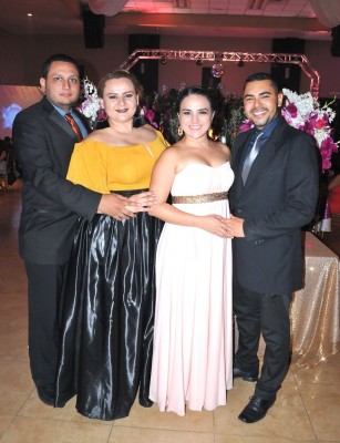 Gerardo Barahona, Cecilia de Barahona, Kimberly Fajardo y Miguel Medina