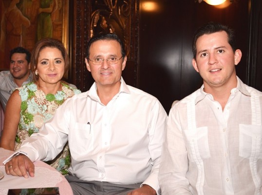 Gina Pineda, Constantino y Gonzalo