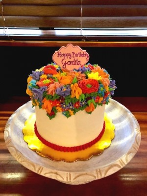 El pastel de celebración en el cumpleaños de doña Licida Sandoval, fue elaborado por Nadia Canahuati de Signature Cakes