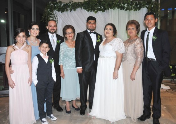 Isabella, Lori Tábora, Benjamin, Alex Tábora, Aurora Pineda, Felix Martínez, Valeria Rodríguez, Gloria Celeste y Daniel Rodríguez