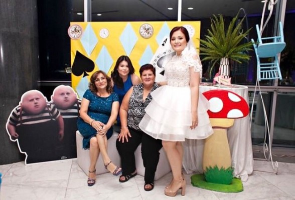 Isaura de López, Samantha López, Clara Rosales y Dulce López en su Bridal Shower