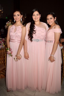 Las damas del cortejo de la novia: Jennifer Alvarado, Alondra Romero y Silvia Reyes