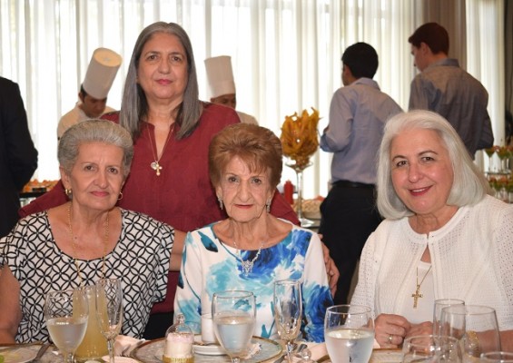 Julieta Canahuati, Ferial, Leyla Chahín y doña Naval Canahuati de Burbara