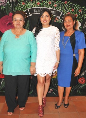 Karla Zelaya junto a su suegra, Suyapa Uclés y su madre, Lidia Pinel
