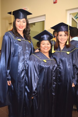 Kenia Maldonado, Cinthia Oliva y Amy Funes