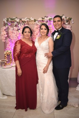 La madre de Sarah, Eliza Meza junto a los esposos Viera Meza