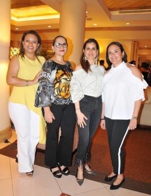 Las organizadoras del Senior Dinner de la EIS 2018, Carmen Rodezno, Waldina Arriaga de Ordóñez, Ericka Merman de Andonie y Male Sabillón.