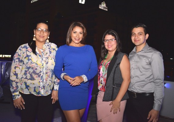 Lorna Reyes (Directora de la carrera de Mercadotecnia en UTH), Ruth Arita, Keidy Hernández y Aldo Miranda