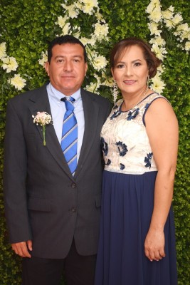 Los padres de la novia, Migdonio Meraz y Mayra Turcios