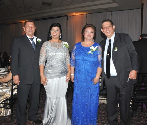 Los padres de los novios, Mario Andino, Miriam Mejía, Maribel Pavón y Ángel Sánchez