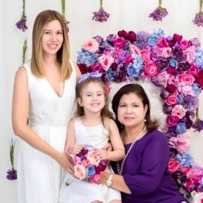 Maribel morales con su hija y nieta