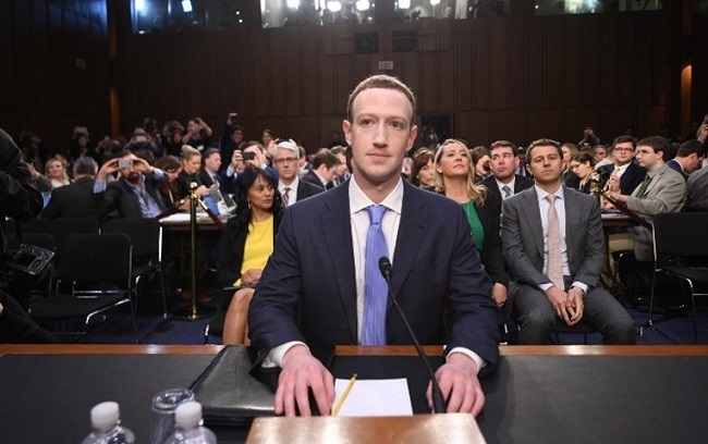 Mark Zuckerberg testifica ante el Senado de los EEUU por filtraciones de datos personales en Facebook