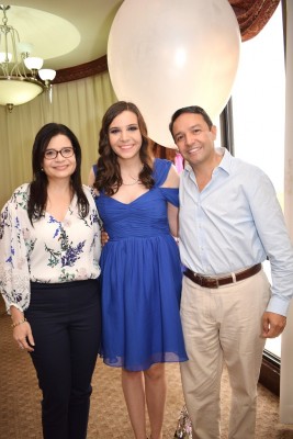 María Lucía y José Jorge Izaguirre con su apreciada hija Pamela