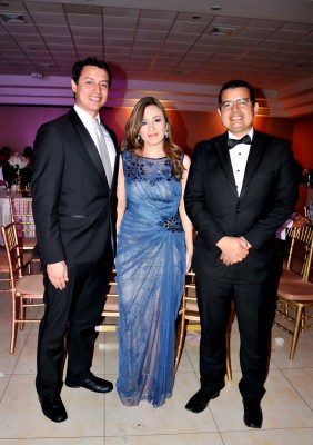Oscar Mejía, Marisol Villalobos y Carlos Mejía