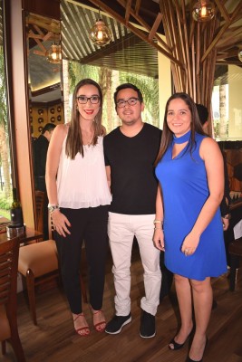Paola Rucks, Allan Padgett y Melissa Flores