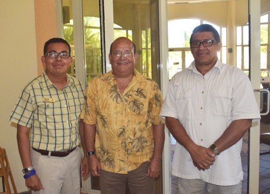 Parte del Staff de La Ensenada Beach Resort, Keny Quintanilla, Supervisor Gral. de Operaciones, Mario Duarte (Gerente) y Mauricio Azucena