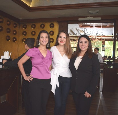 Patricia Reynaud, Denia Flores Gómez y Helga Bahr