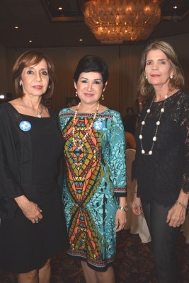 Patricia de Flores, María Antonia Rivera y Victoria Pineda