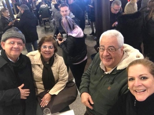 Roberto y Cinthia Nasser con Kamal y Elida Dieck en España