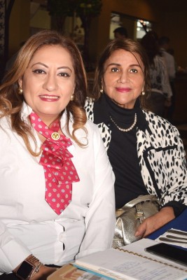 Sonia Mejía con Farah Robles
