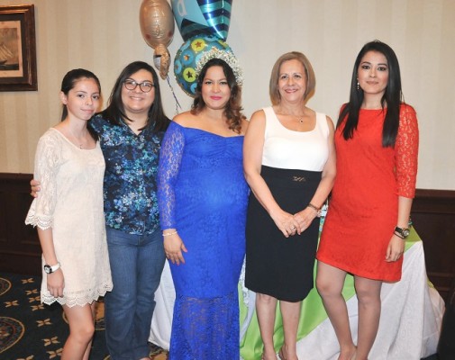 Valeria Monterrosa, Amelia Yanes, Jenny de Monterrosa, Evelyn Monterrosa y Pamela Monterrosa