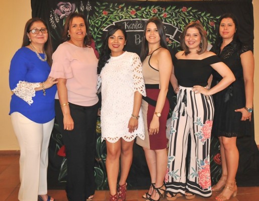 Xiomara Pinel, Ingry Pinel, Karla Zelaya, Veira Pinel, Rebeca Medina y Jessie Maas