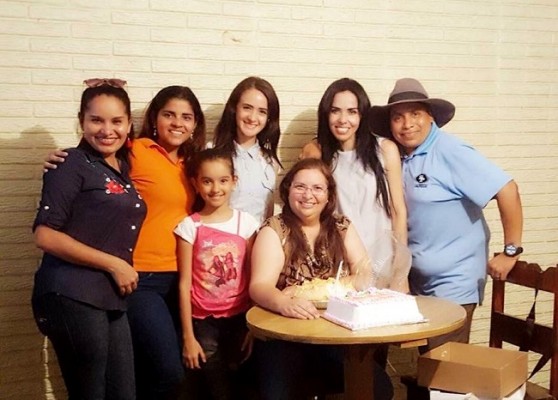 Celebran Cumpleaños de la cineasta Carla Calderon