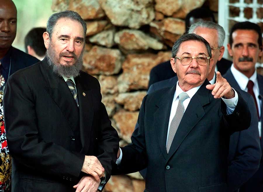 Adelantan en Cuba la sucesión de Raúl y dicen adiós a la era de los Castro