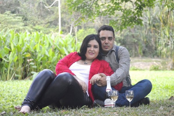 Alejandro Pineda Galindo y Amalia Zuniga Vasquez durante su sesión fotográfica de preboda