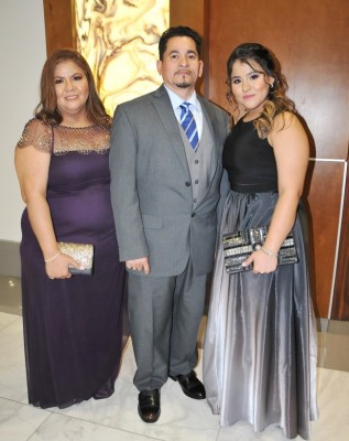 Ana de Pineda, Gabriel y Gina Pineda