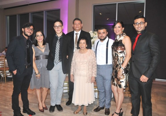 Andres Pineda, Carolina Estrada, José Aguilar, Rigoberto Aguiluz, Irma Bardales, Luis Bardales, Ana María Funes y Diego Estrada